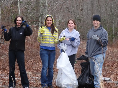 EcoHuskies Clean Up with the Groton Open Space Association